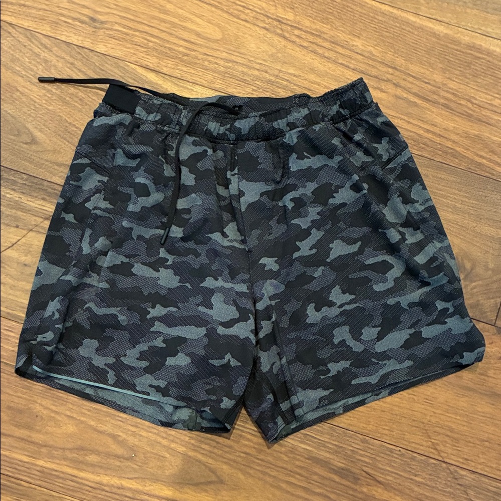 lululemon athletica Men's Black Camouflage Athletic Shorts